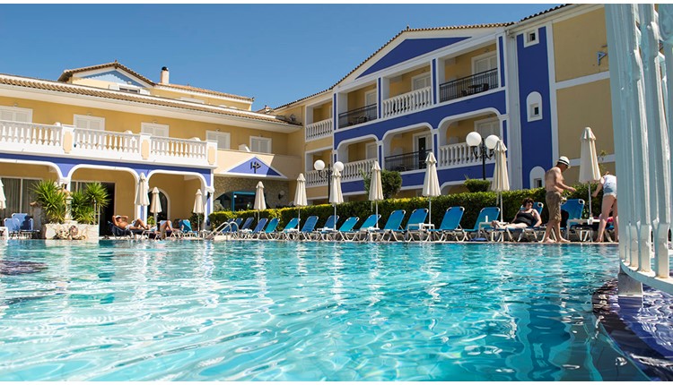 Petros Hotel - NR, Закинф